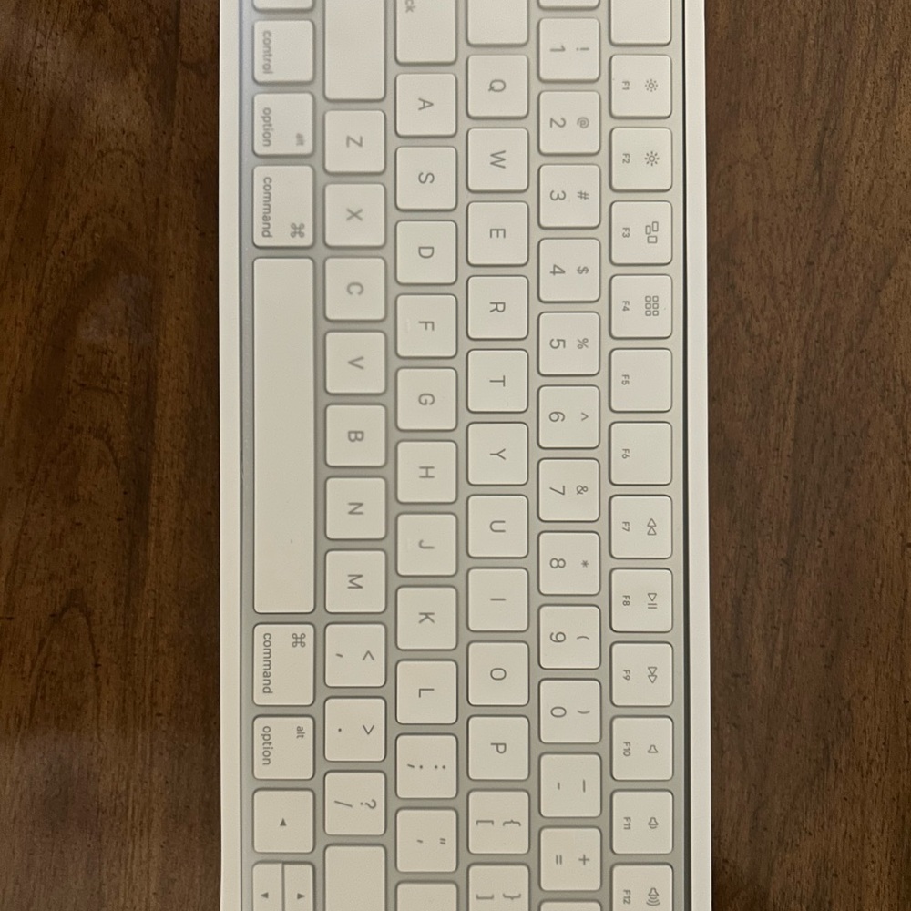 Apple Magic Keyboard - Picture 2 of 2